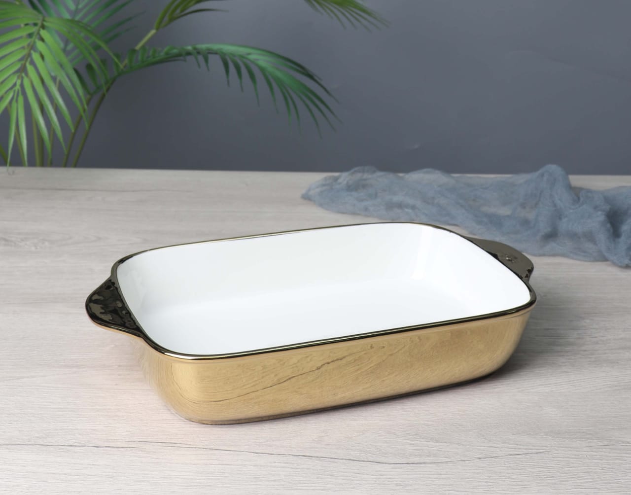 Ceramic Oven Baked Dish With Gold Bottom